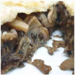 Minced Beef Mushroom Gravy Pie