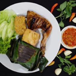 Ayam Bakar Madu   Nasi Bakar   Tahu / Tempe