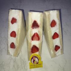 Sando Sandwich Strawberry