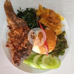 Nasi Ikan Mas Goreng