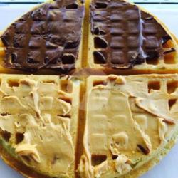 Waffle Coklat Selai Kacang