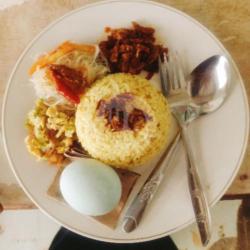 Nasi Kuning Telur Asin