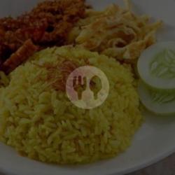 Nasi Kuning Telor Iris