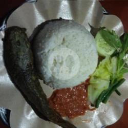 Nasi Lalapan Lele Goreng