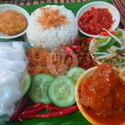 Nasi Rames Komplit   Semur Sapi   Prakedel Kentang