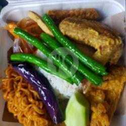 Aym Geprek  Nasi Mie Goreng Flus Timun Dan Sayur