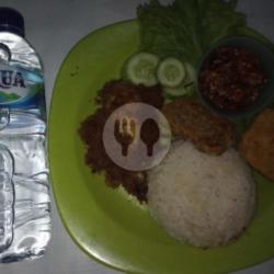 Paket Ayam Serundeng Kumplit   Aqua