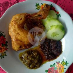 Ayam Bumbu Hitam Sambal Ijo