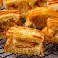 Roti Bakar Puff Coklat Taro