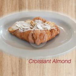 Croissant Almond