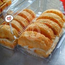 Kue Pancong Dari Kelapa Muda