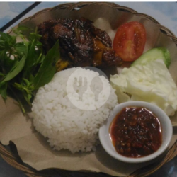 Ayam Bakar (paha)   Nasi