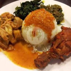 Masakan Padang Ayam Goreng Komplit