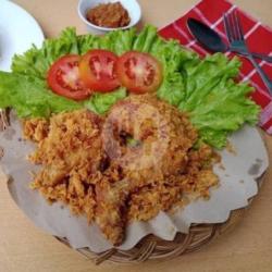 Pecel Ayam Kremes