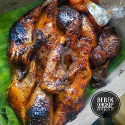 Bebek Bakar Utuh   Lalapan Sambal