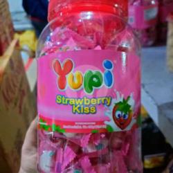 Permen Yupi Strawberry Kiss