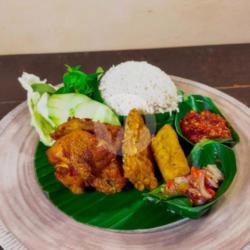 Paket Lalapan Ayam   Nasi Putih