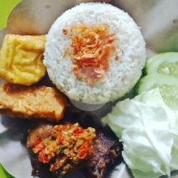 Bebek Goreng Pedas Tahu Tempe Nasi