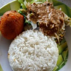 Nasi Pecel Telur Bumbu