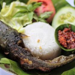 Nasi Lele Goreng   Sambe Lalap   Es Teh