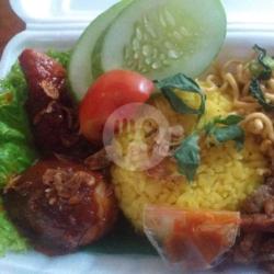 Nasi Kuning Banjar Komplit