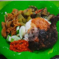 Nasi Sayur Ayam Semur   Aqua Mineral 600ml