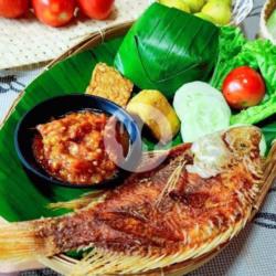 Nasi Timbel Ikan Nila Goreng Komplit