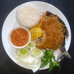 Paket:nasi Bawal Kremes  Sambel Pecel Tahu, Tempe