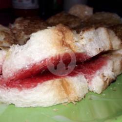 Roti Strawbery Susu