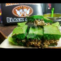 Martabak Pandan Wijen Kacang