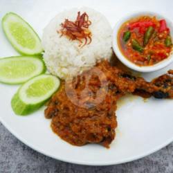 Nasi Uduk   Ayam Bakar Rempah Kreaski   Sambal Kacang   Lalapan