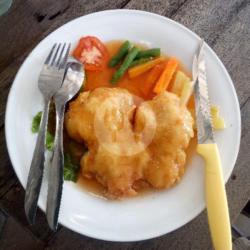 Chicken Steak   Kentang   Buncis   Wortel   Saos