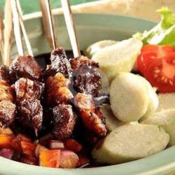 Sate Sapi   Lontong