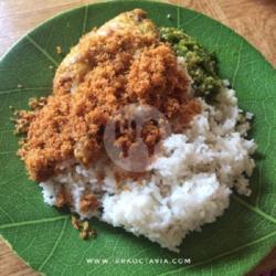 Ayam Goreng Srundeng Klapa