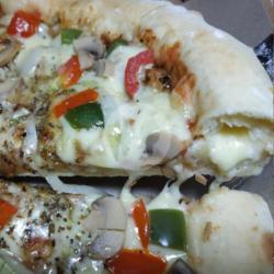 Pizza Daging Ayam Dengan Pinggiran Keju ( Ukuran Medium )