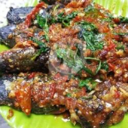 Lele Penyet Kremes   Sambal   Lalapan