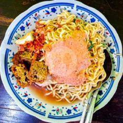 Lontong Mie Bumbu Pecel