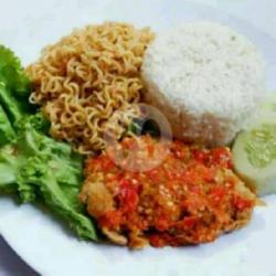 Migoreng Ayam Geprek Komplit