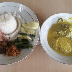 Nasi Gulai Pangek Masin Ikan