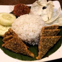 Paket Lalapan Tempe   Es Teh