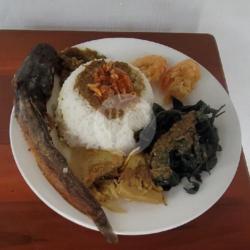 Nasi Padang Lele