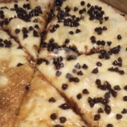 Pizza Manis Keju Choco Chip