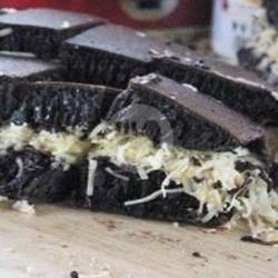 Martabak Black Keju Kismis Kacang Susu