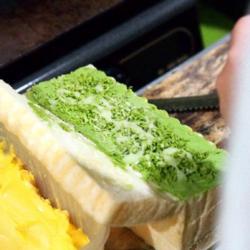 Roti Bakar Greentea   Strawberry