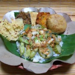 Paket Combo Hemat Nasi Pecel Lauk Ayam Goreng, Aneka Telor, Dan Tempegoreng