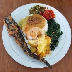 Nasi Padang Lele Goreng Kumplit