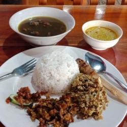 Nasi Lawar Gurita