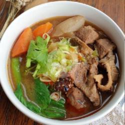 Taiwan Beef Noodle Soup / Mie Sapi Taiwan