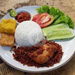 Nasi Ayam Srundeng Kumplit