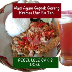 Paket Nasi Ayam Geprek Pedes Biasa Plus Es Teh